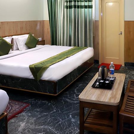 Oyo 22075 Hotel Bali Palace Katra  Exteriör bild
