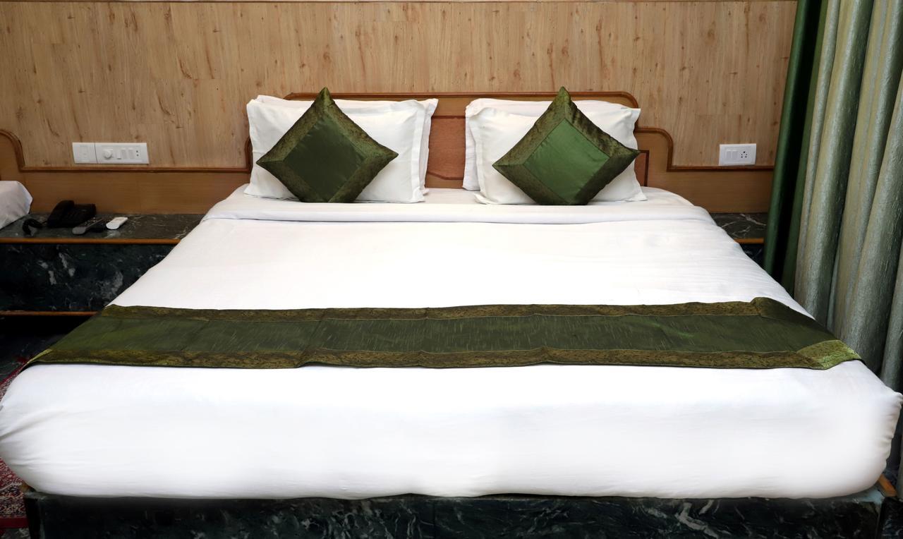 Oyo 22075 Hotel Bali Palace Katra  Exteriör bild