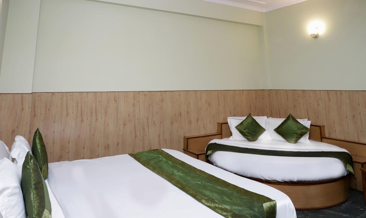 Oyo 22075 Hotel Bali Palace Katra  Exteriör bild
