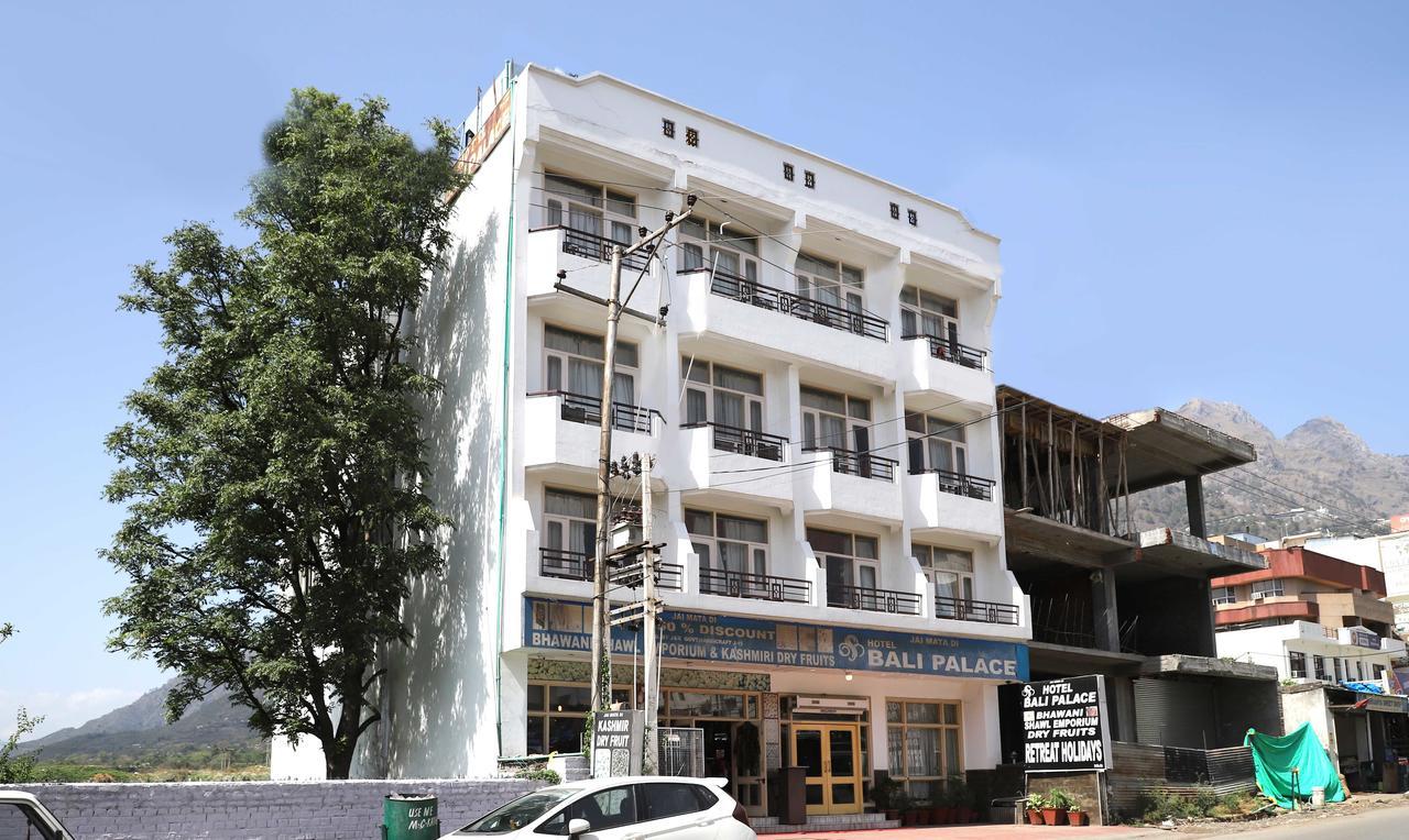 Oyo 22075 Hotel Bali Palace Katra  Exteriör bild