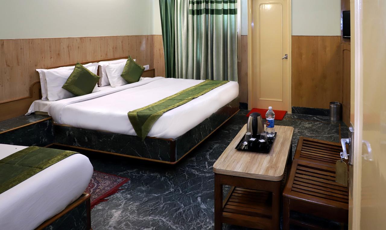 Oyo 22075 Hotel Bali Palace Katra  Exteriör bild