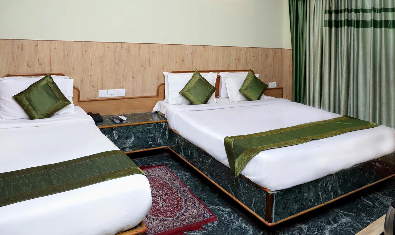 Oyo 22075 Hotel Bali Palace Katra  Exteriör bild